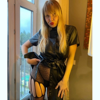   M��y  ��� ���   ����   ������